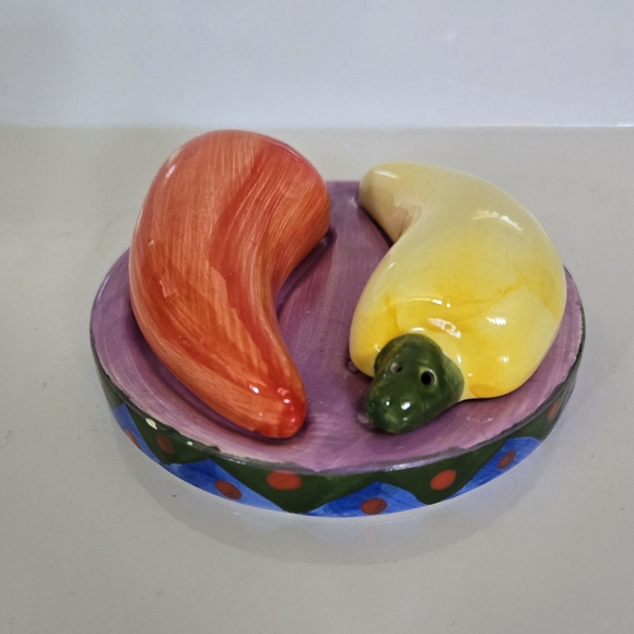 Chili Pepper Shape Salt and Pepper Shaker Set Yellow Red Ceramic - Picture 4 of 7